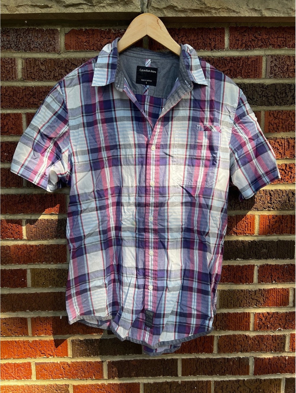 Calvin Klein Jeans Gray Blue and Red Plaid Button Down Short Sleeve Shirt
